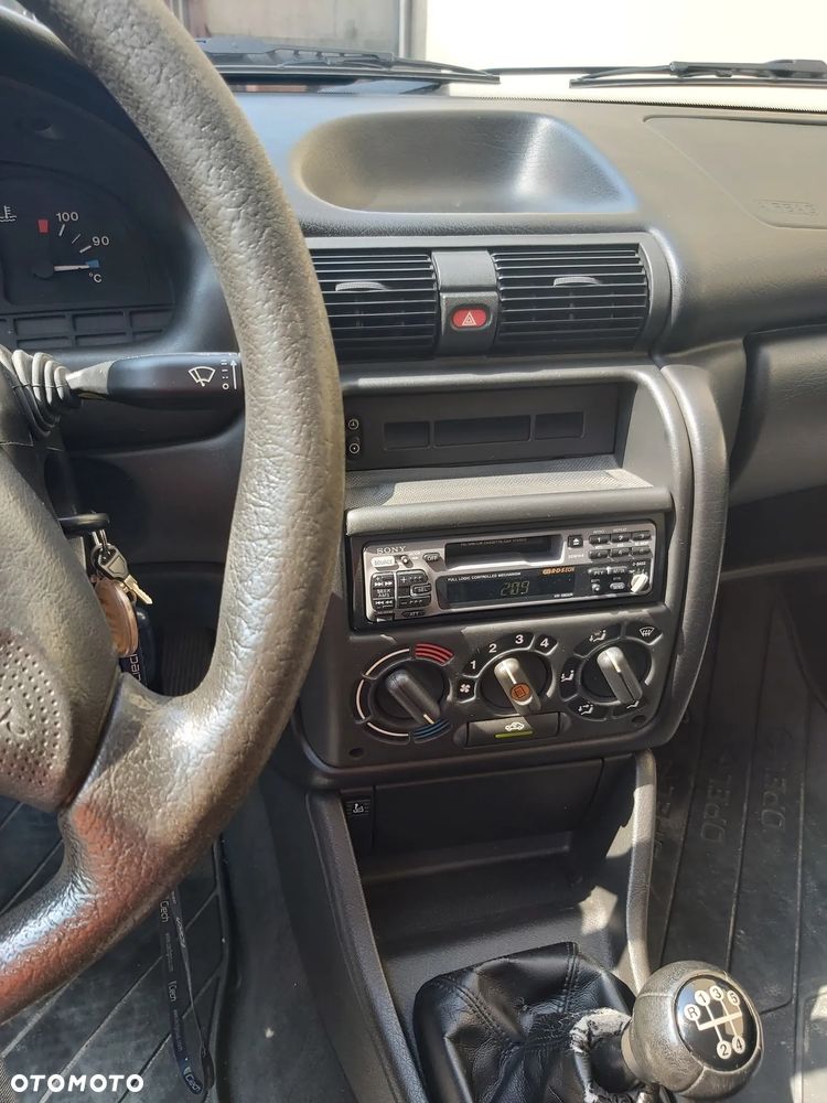 Opel Astra 1.4 GL / Club - 11