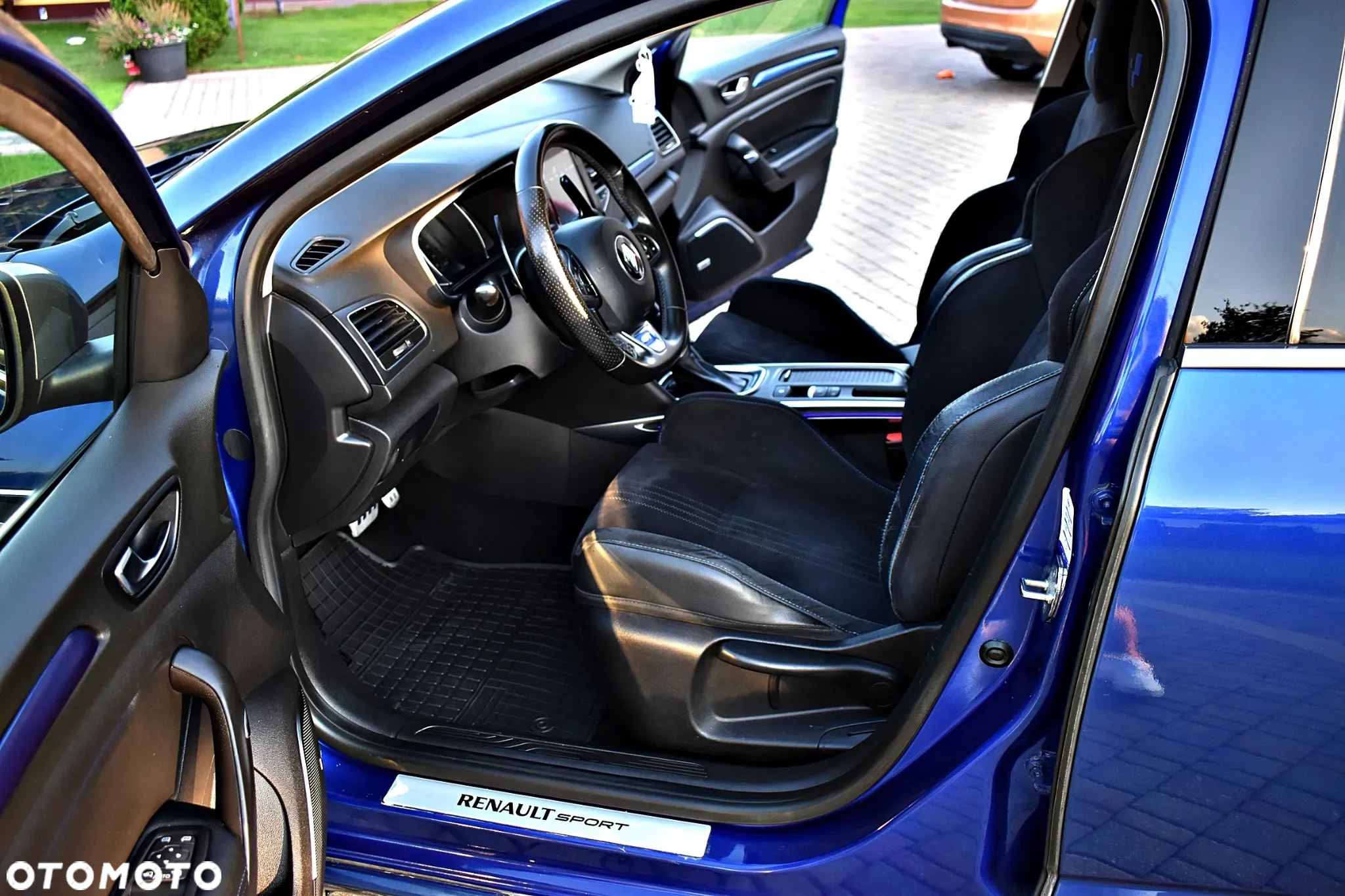 Renault Megane ENERGY TCe 205 EDC GT - 14