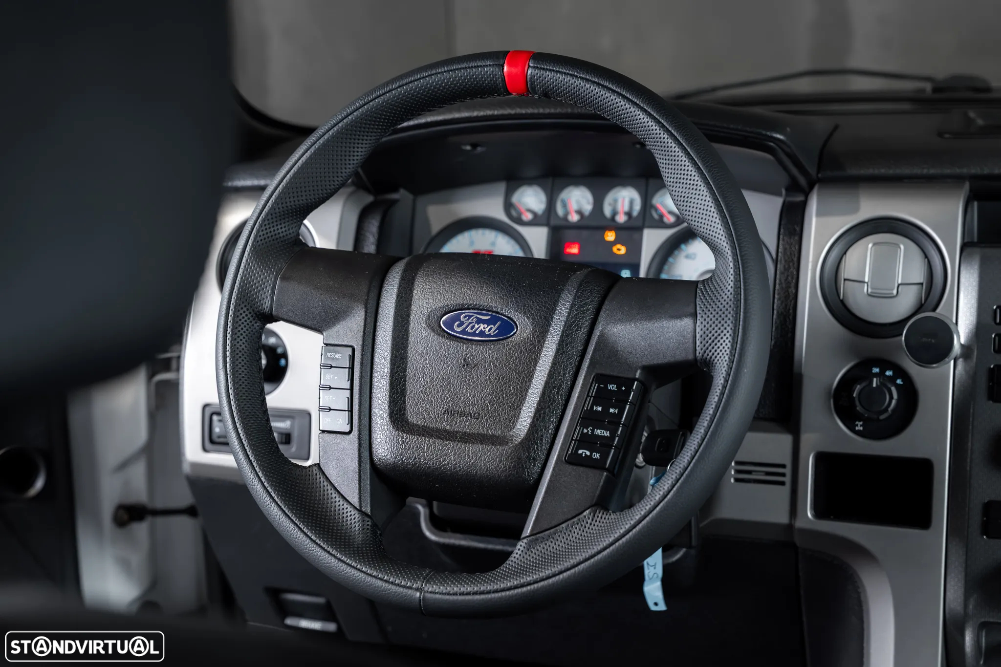 Ford F-150 Raptor SVT - 15