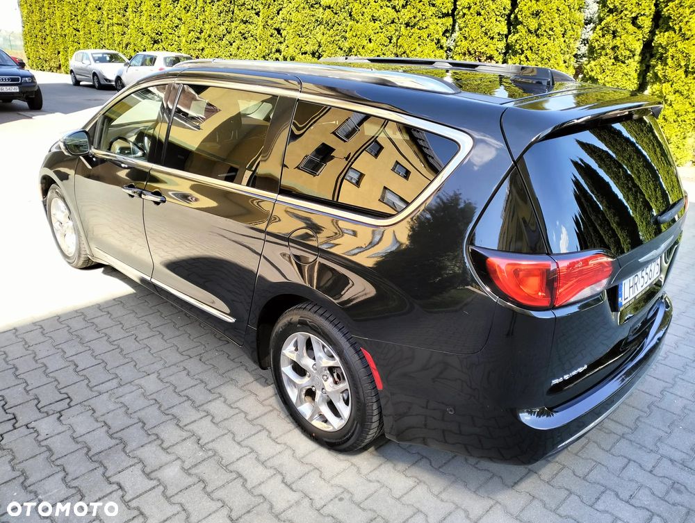 Chrysler Pacifica - 2