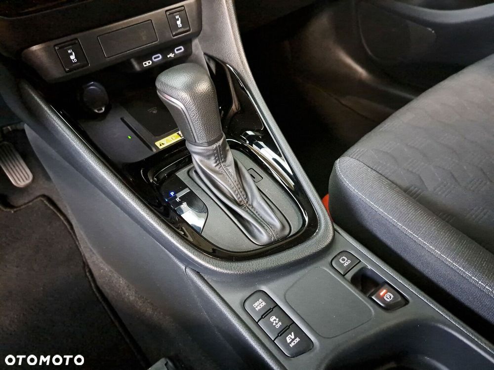 Toyota Yaris Hybrid 1.5 Style - 26