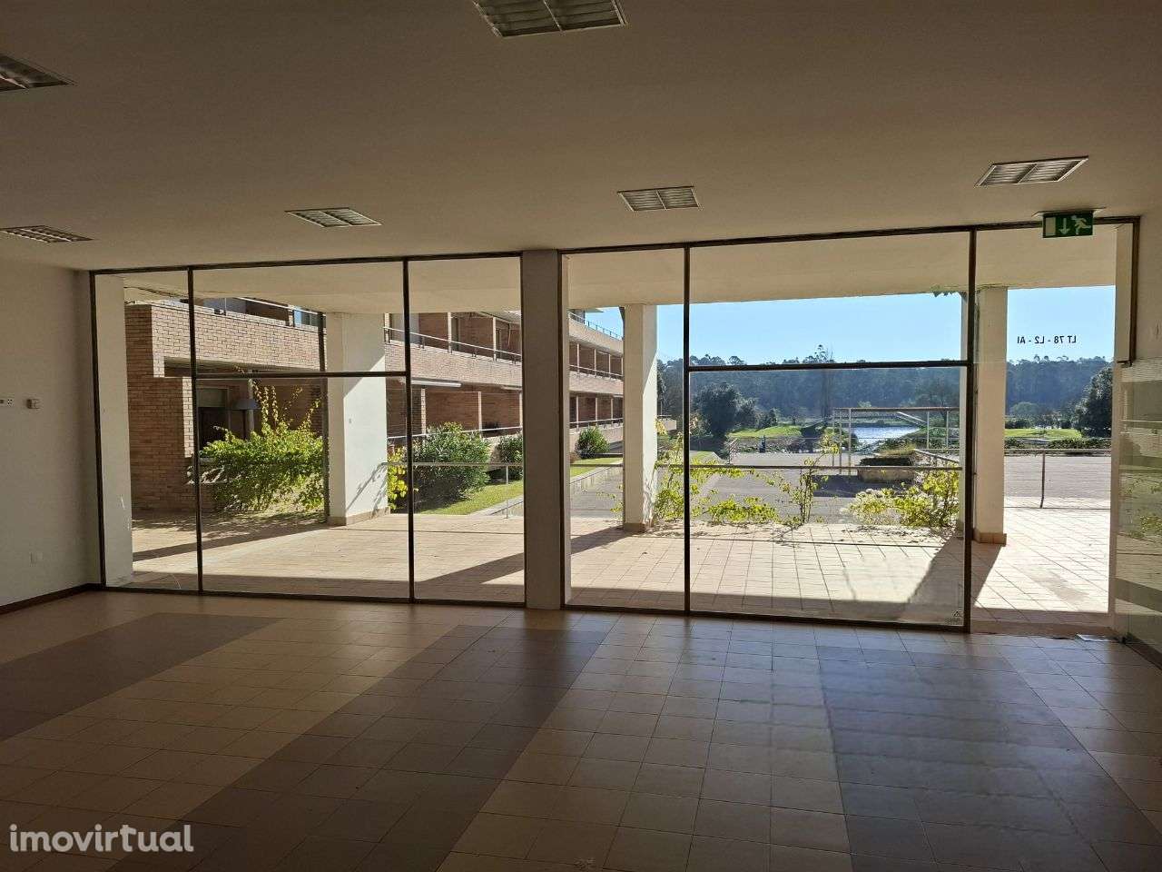 Quinta da Barca - Loja com 101 m2 - Grande imagem: 5/27