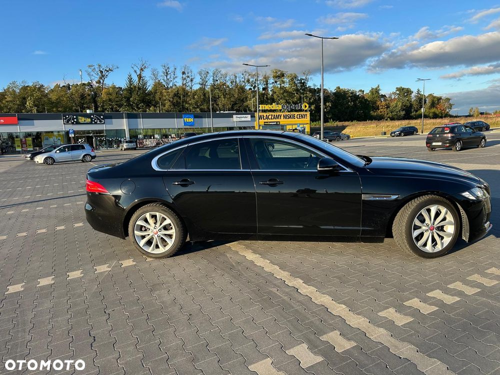 Jaguar XF 25t Prestige - 3