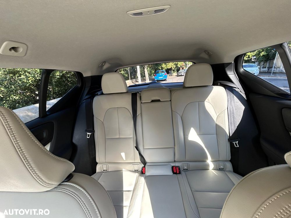 Volvo XC 40 B3 AT FWD MHEV Plus Dark - 11