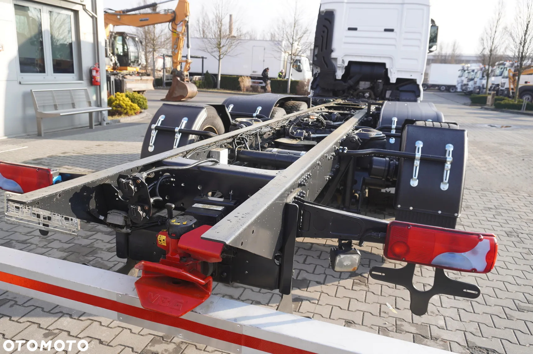 MAN TGX 35.580 E6 8x4/4 - rama do zabudowy 8,8m - 14