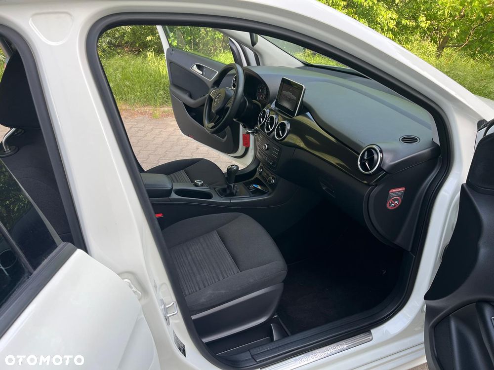 Mercedes-Benz Klasa B 180 BlueEFFICIENCY Edition - 16