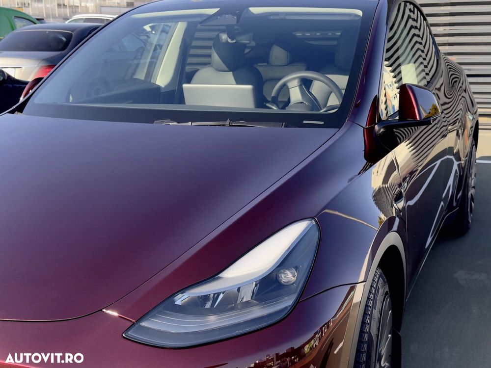 Tesla Model Y - 2