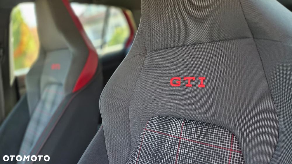 Volkswagen Golf - 27