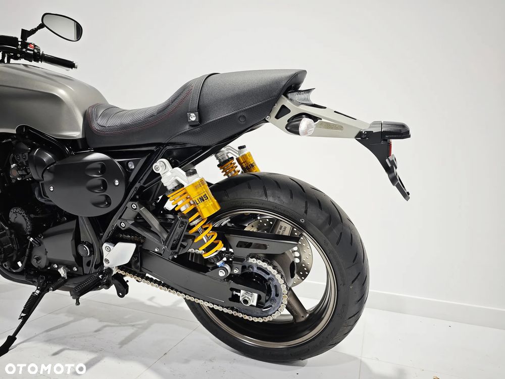 Yamaha XJR - 19