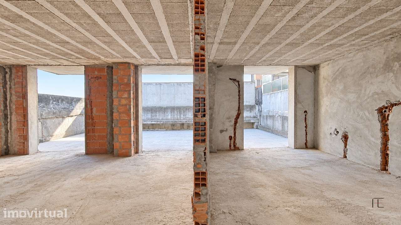 T2 Novo em Espinho — Terraço Privativo, Garagem e Apenas Uma Habitação - Grande imagem: 3/14