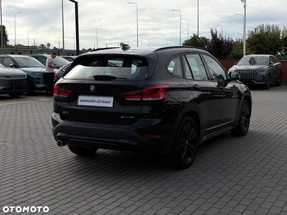 BMW X1 sDrive18i Sport Line - 7