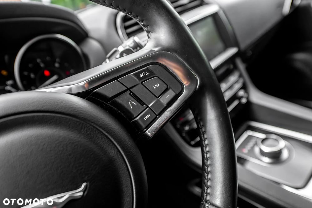 Jaguar F-Pace - 34