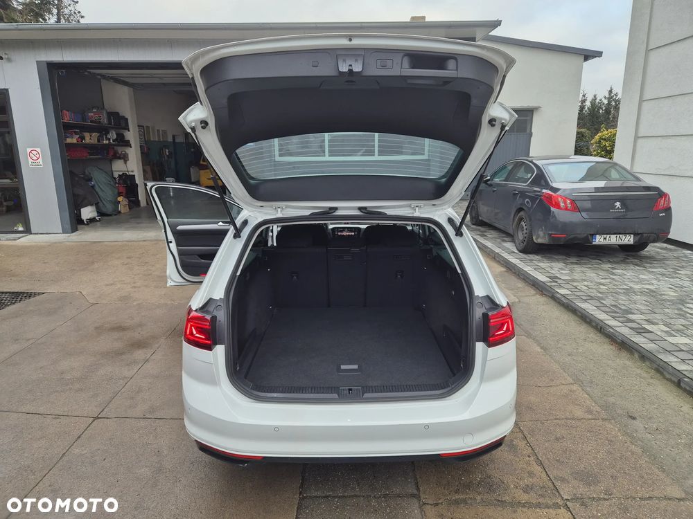 Volkswagen Passat Variant 2.0 TDI SCR DSG Business - 9