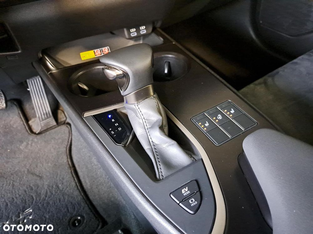 Lexus UX 250h GPF Business 2WD - 25