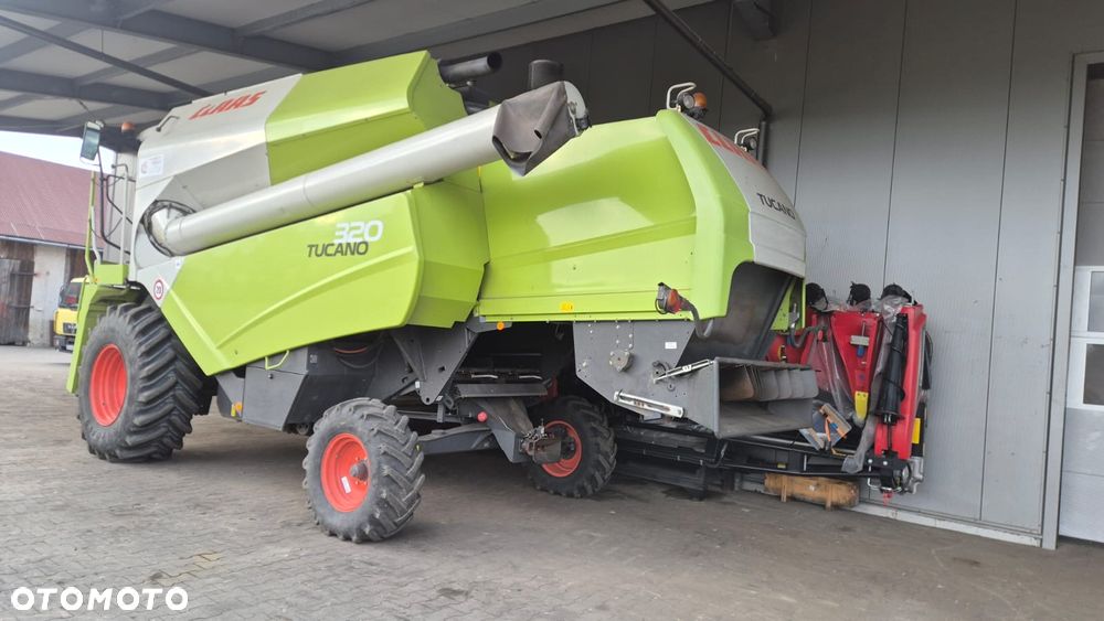 Claas Tucano 320 - 3