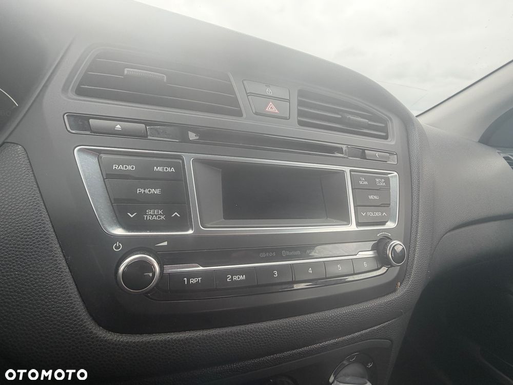 Hyundai i20 1.1 CRDi Trend - 10