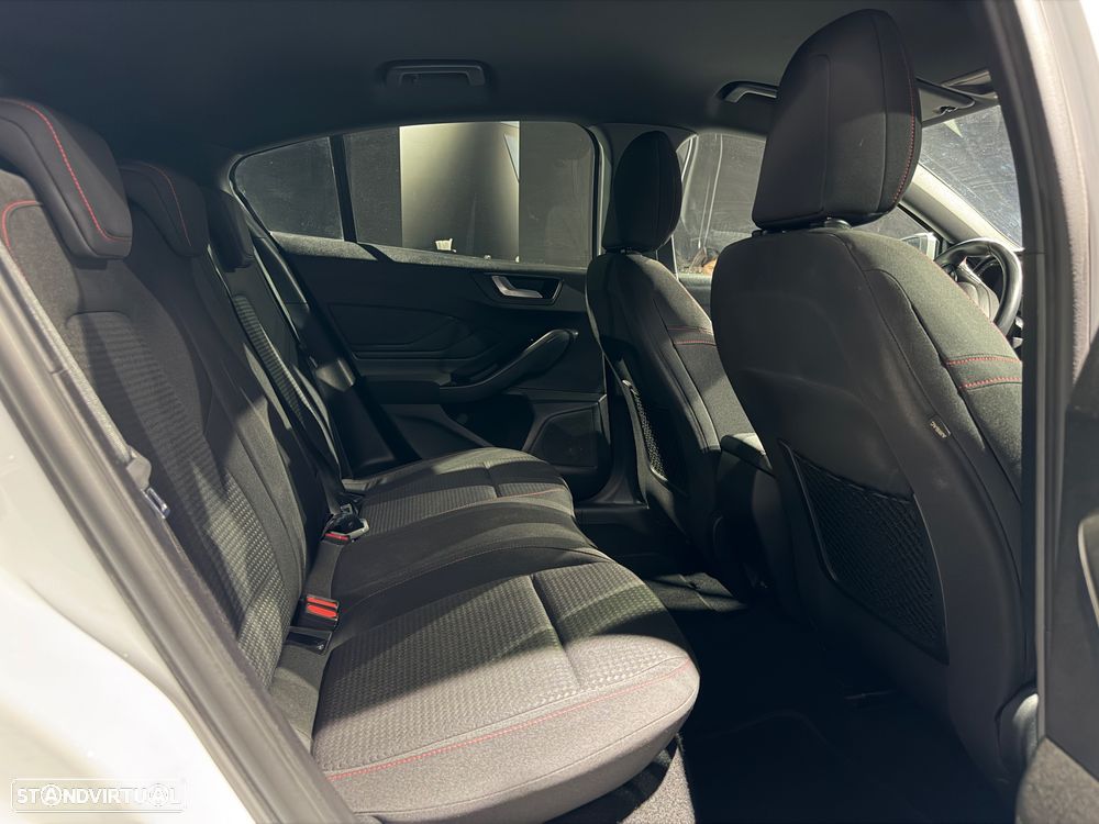 Ford Focus 1.0 EcoBoost ST-Line - 40