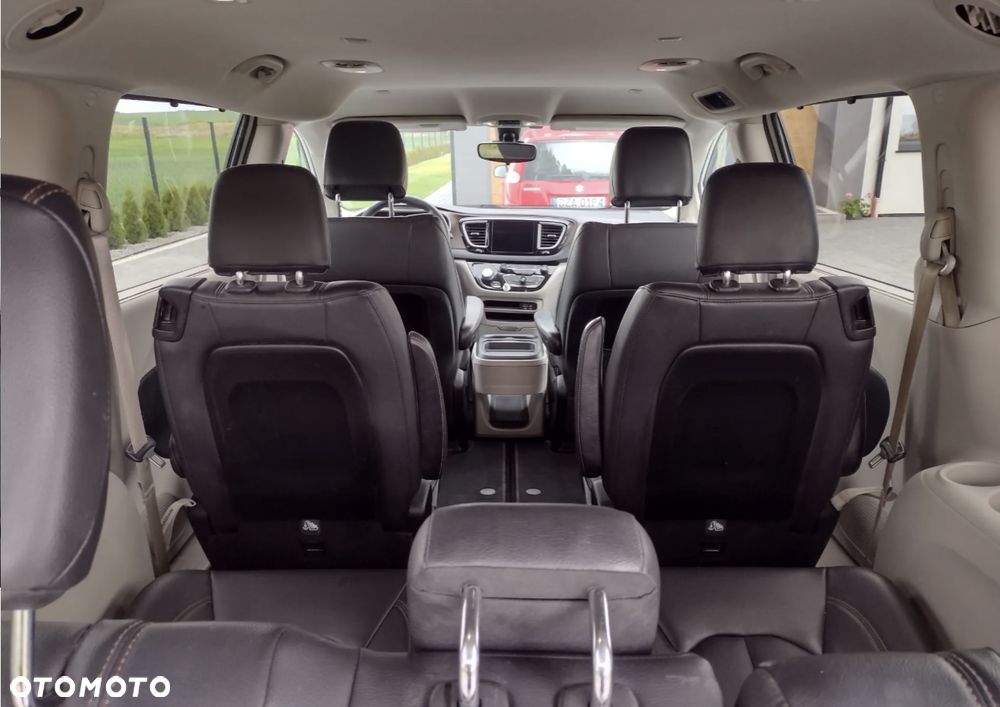 Chrysler Pacifica - 11