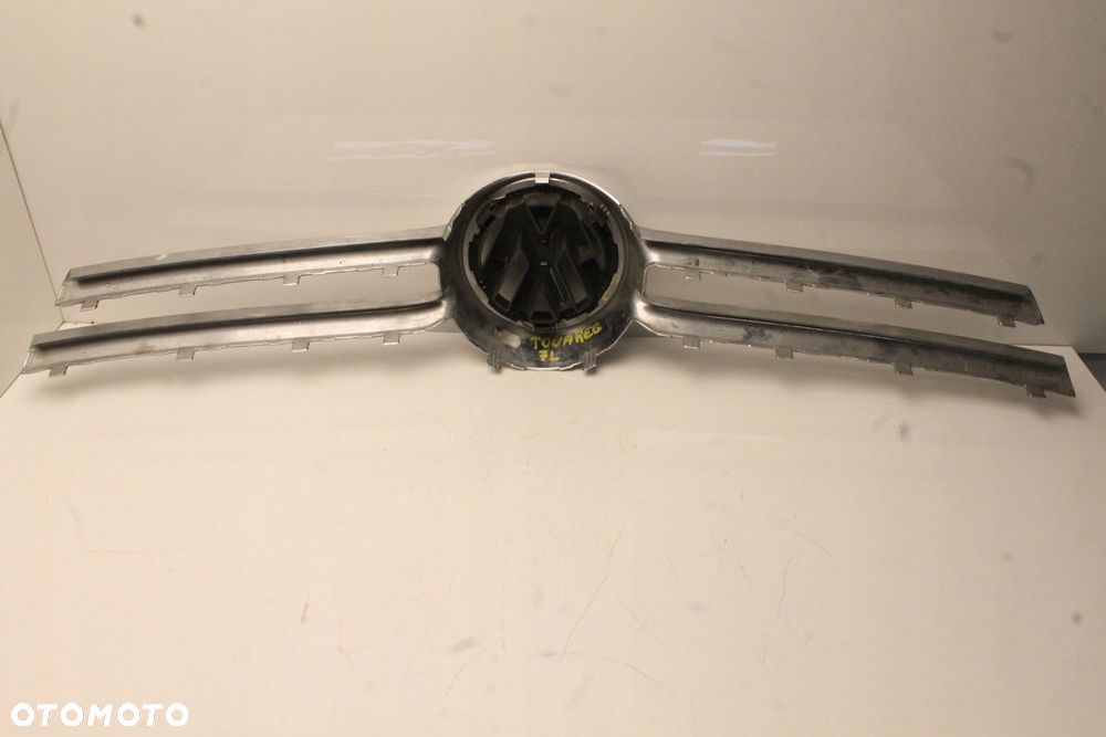VW TOUAREG I LIFT GRILL ATRAPA CHROM ZNACZEK 7L6853668 # - 2