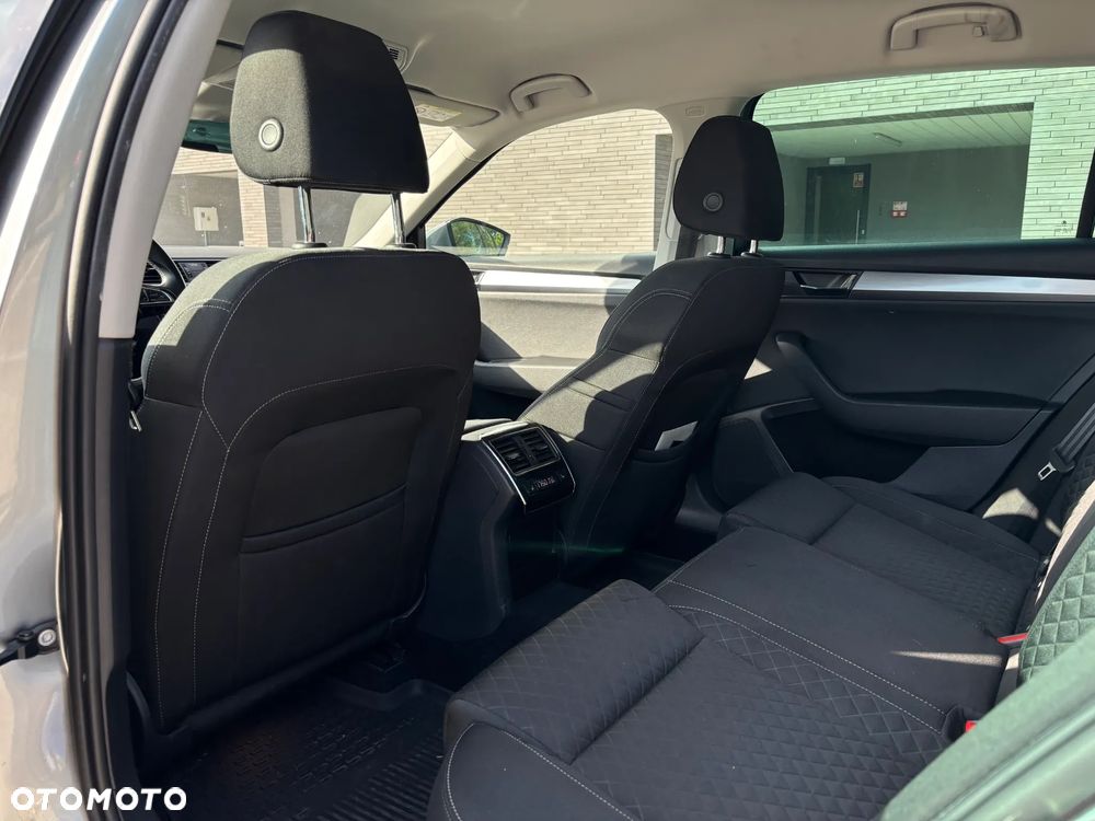 Skoda Superb 2.0 TDI Style DSG - 27