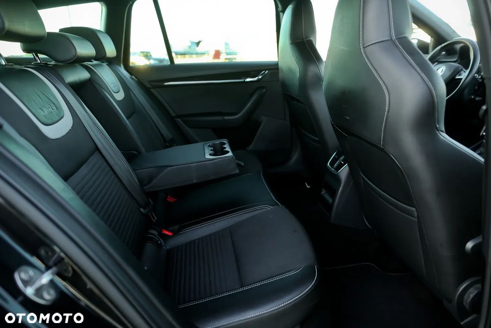 Skoda Octavia 2.0 TDI DSG RS - 28