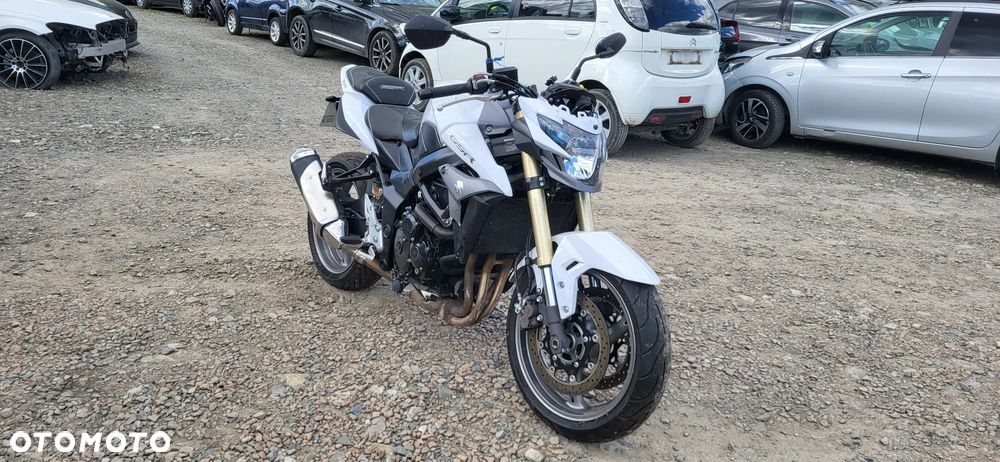 Suzuki GSR - 4