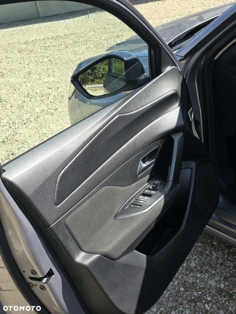 Peugeot 308 BlueHDi 130 EAT8 Business - 22