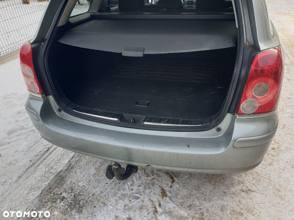 Toyota AVENSIS 2,0 D-4D 126 KM z 2007r - 12
