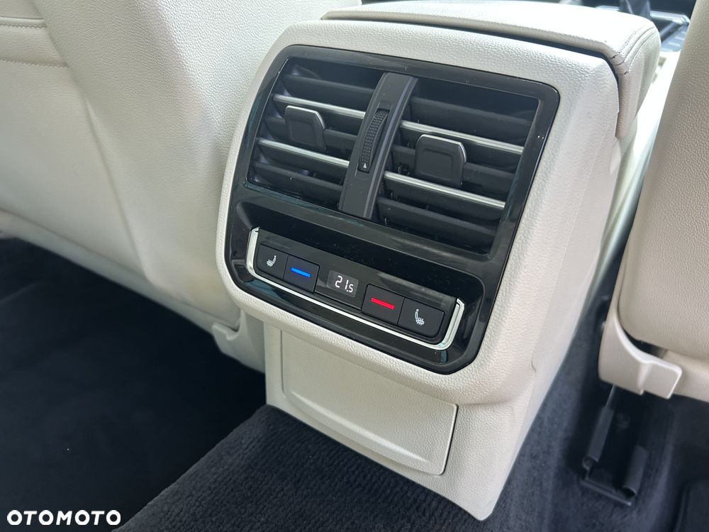Volkswagen Passat - 13