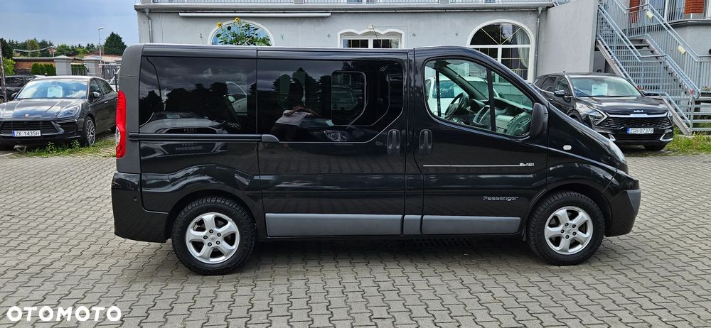 Renault Trafic 2.0 dCi 115 FAP Passenger Black Edition - 12