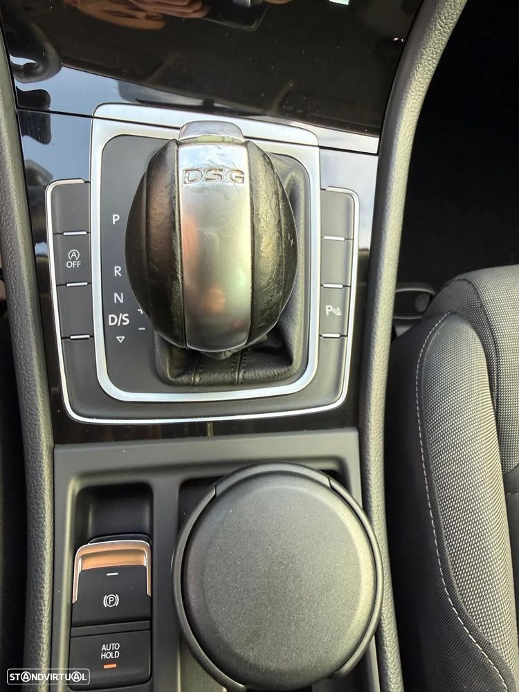 VW Golf Variant 1.6 TDi Highline DSG - 16