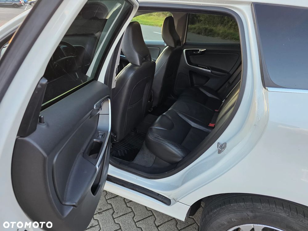 Volvo XC 60 D3 Drive-E Momentum - 28