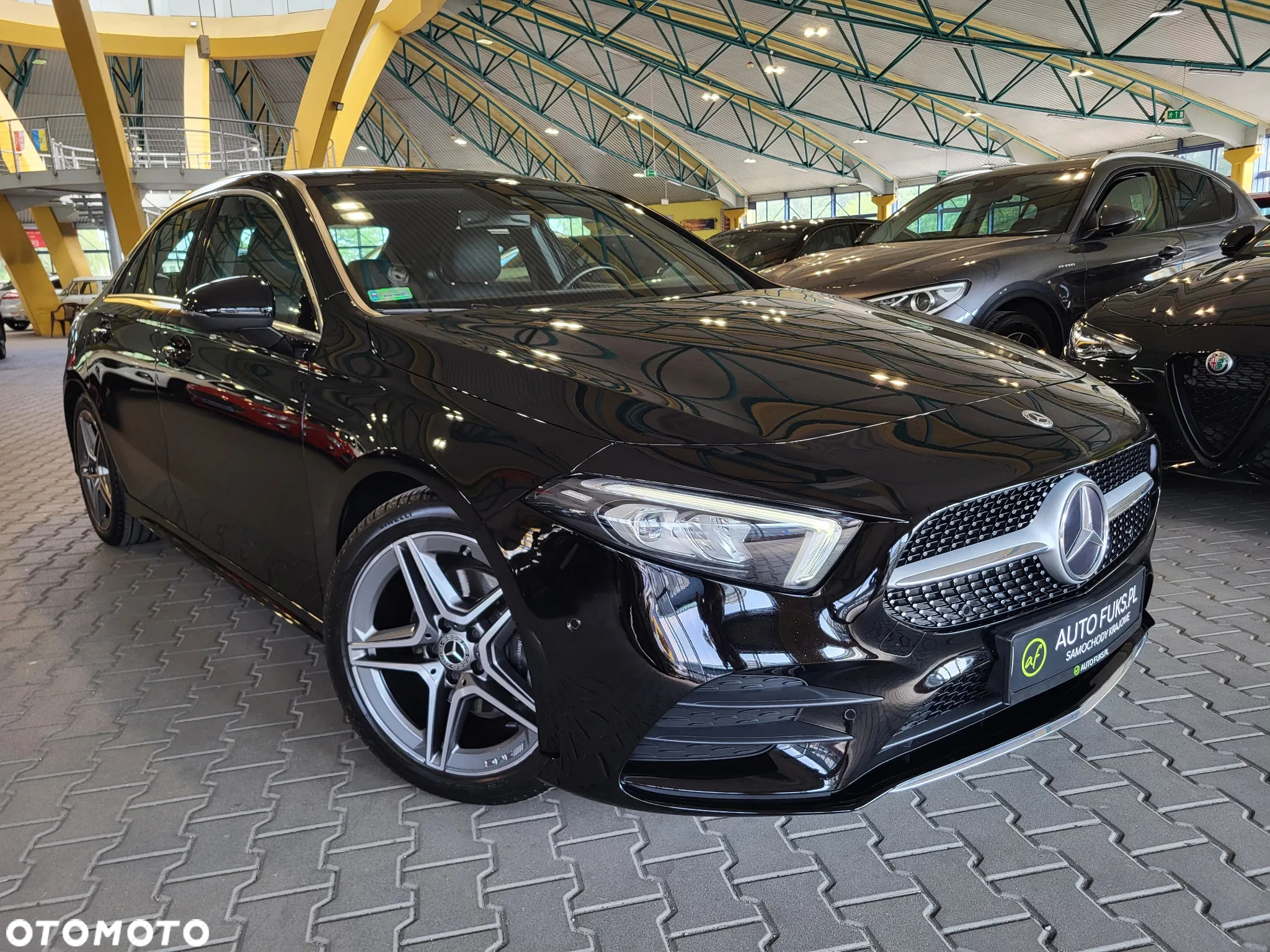 Mercedes-Benz Klasa A 180 d AMG Line 8G-DCT - 2