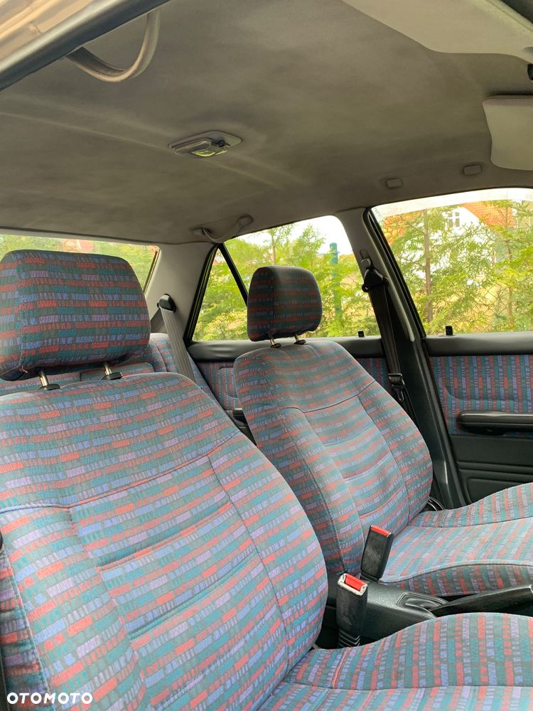 Mazda 323 1.6 GLX - 17