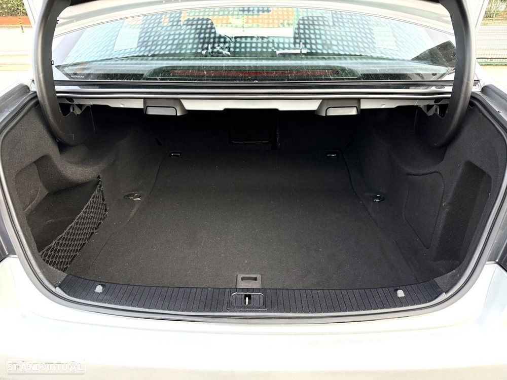 Mercedes-Benz E 220 BlueTEC Avantgarde Auto. - 14