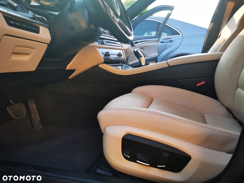 BMW Seria 5 525d xDrive - 11