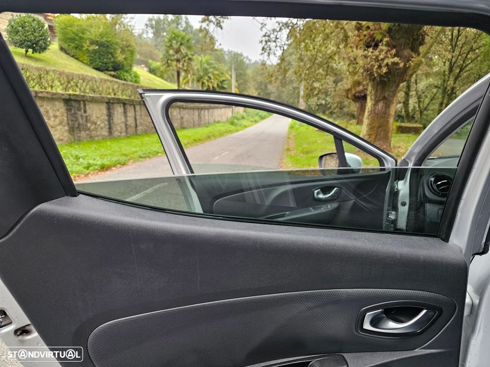 Renault Clio BLUE dCi 100 EVOLUTION - 17