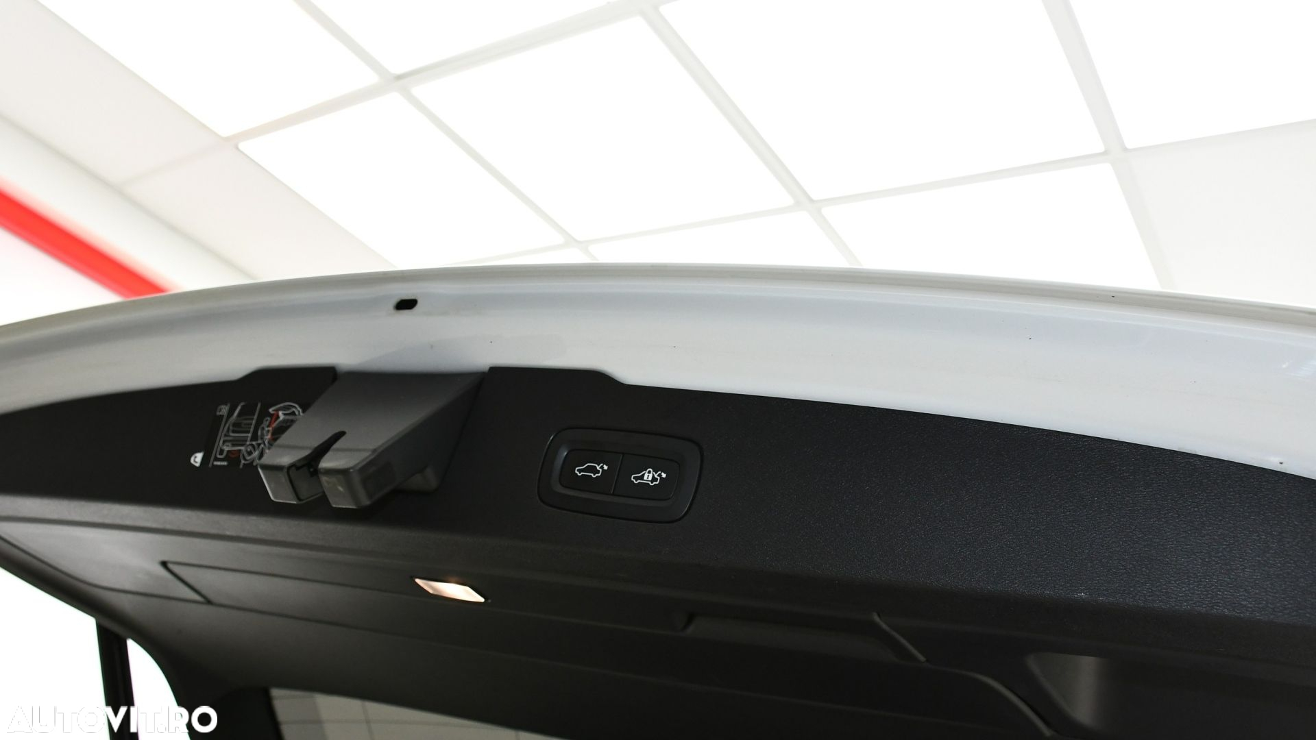 Volvo V60 T6 AWD Recharge Geartronic RDesign - 29