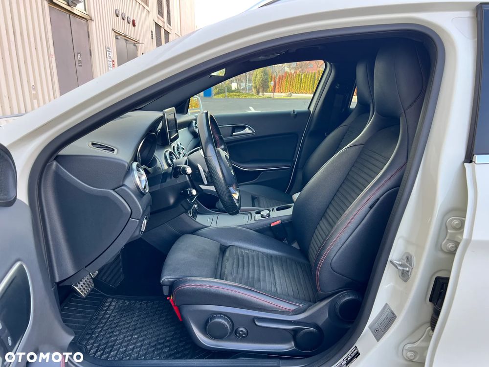 Mercedes-Benz GLA 200 7G-DCT AMG Line - 12
