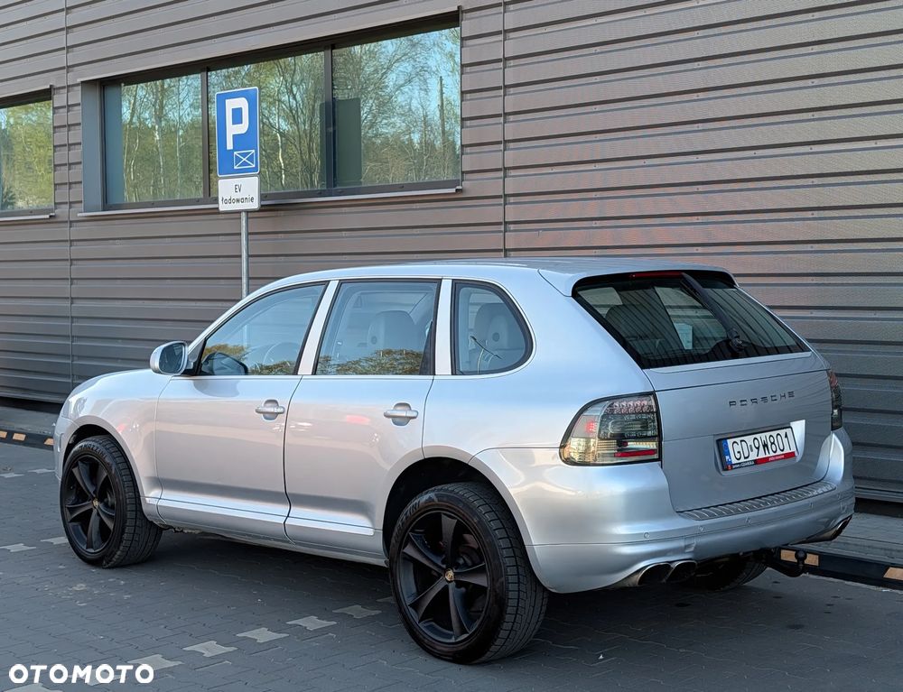 Porsche Cayenne - 4