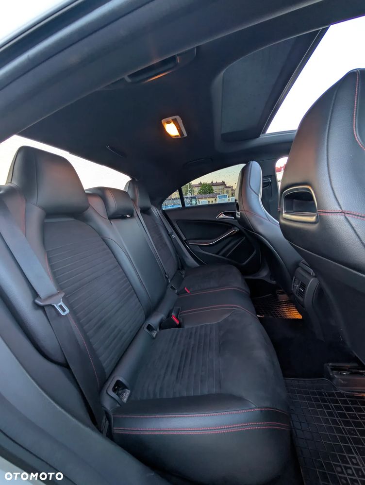 Mercedes-Benz CLA 250 4-Matic AMG Line - 6
