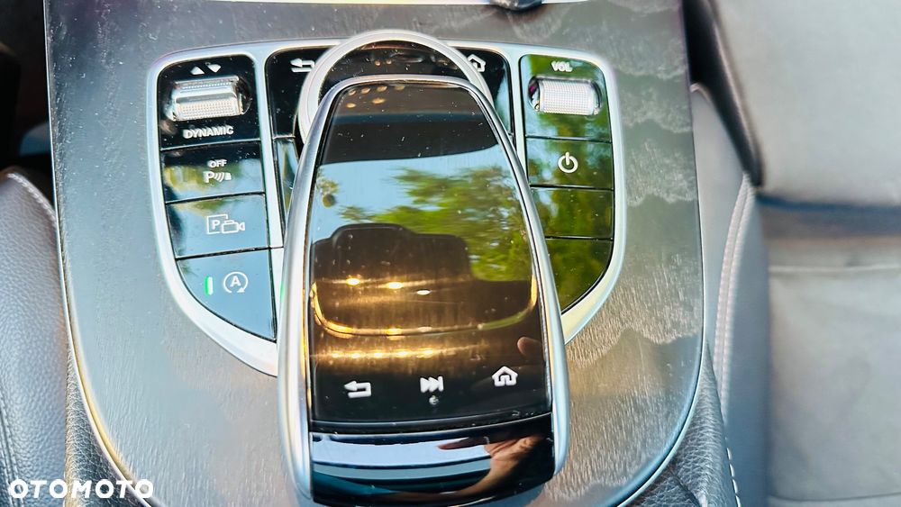 Mercedes-Benz Klasa E 220 d 4-Matic 9G-TRONIC - 26