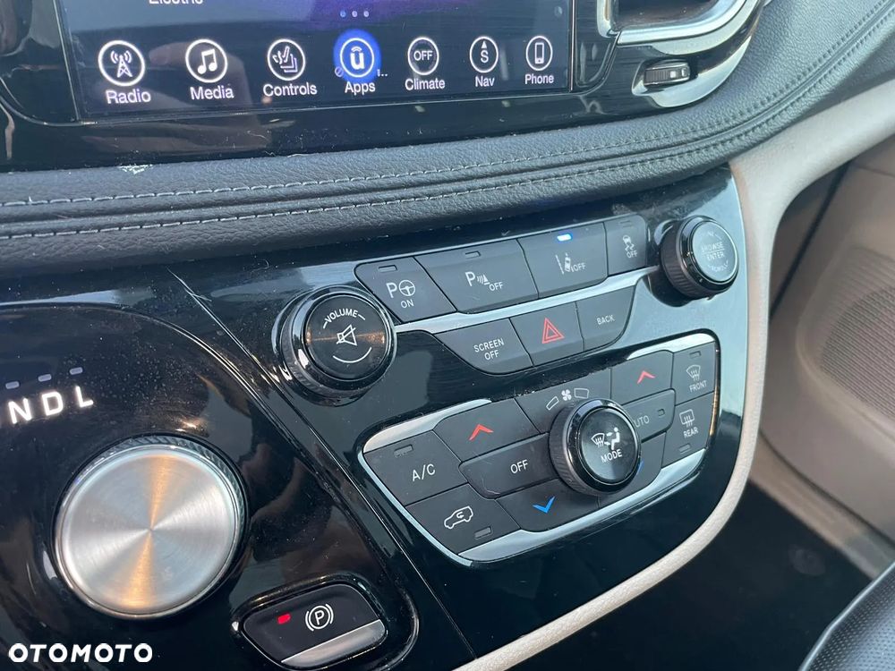 Chrysler Pacifica - 20