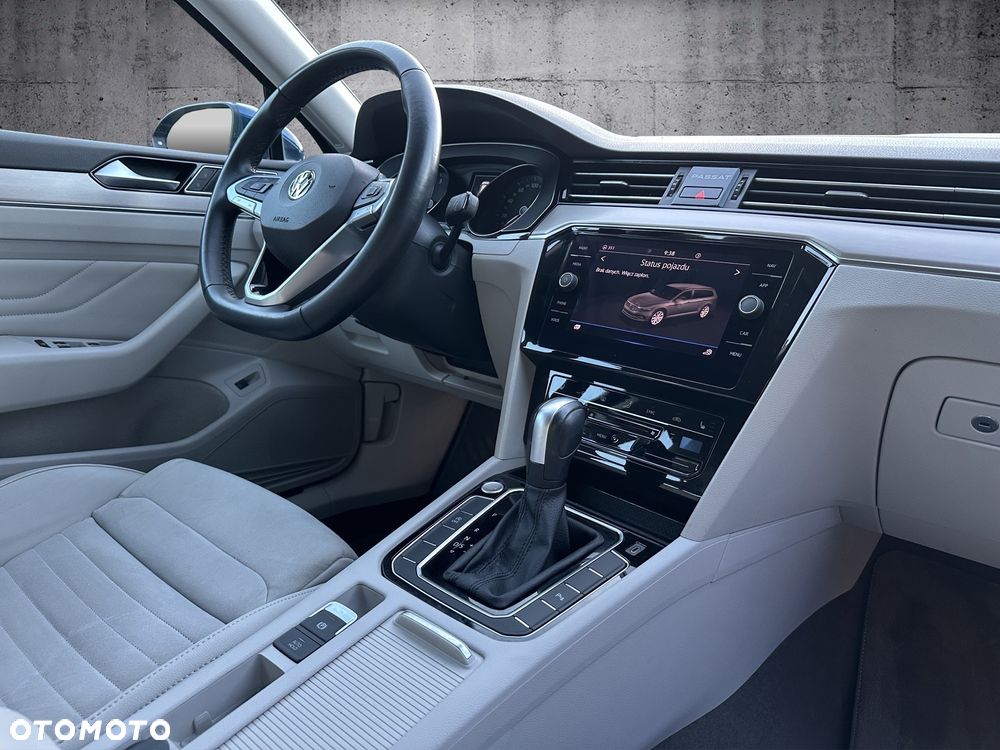 Volkswagen Passat Variant 2.0 TDI SCR DSG Elegance - 12
