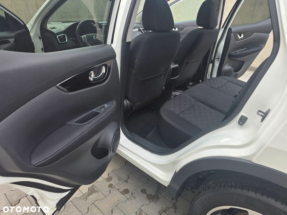 Nissan Qashqai 1.6 dCi Xtronic TEKNA+ - 17