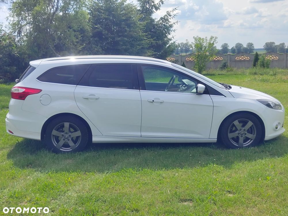 Ford Focus Turnier 1.6 TDCi ECOnetic 88g Start-Stopp-Sy Titanium - 4