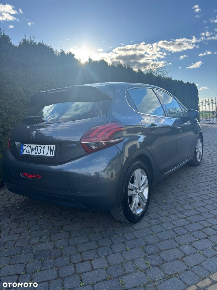 Peugeot 208 - 13
