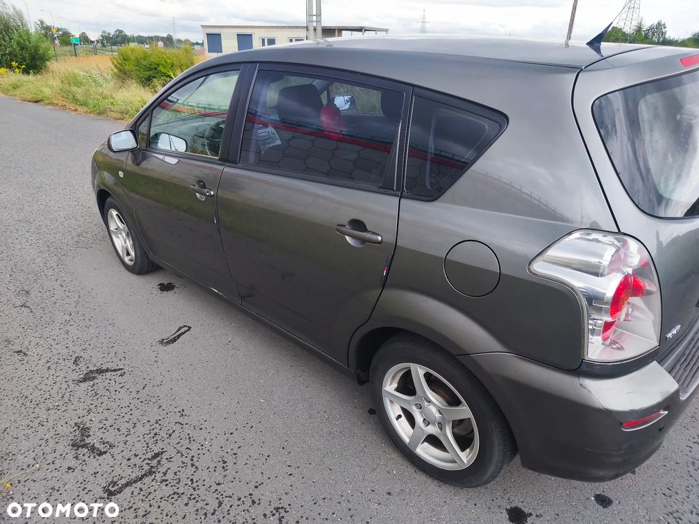 Toyota Corolla Verso - 4