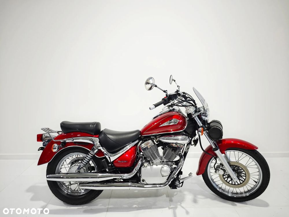 Suzuki Intruder - 1