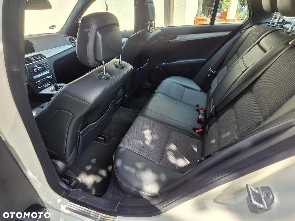 Mercedes-Benz Klasa C 180 BlueEFFICIENCY Avantgarde - 25